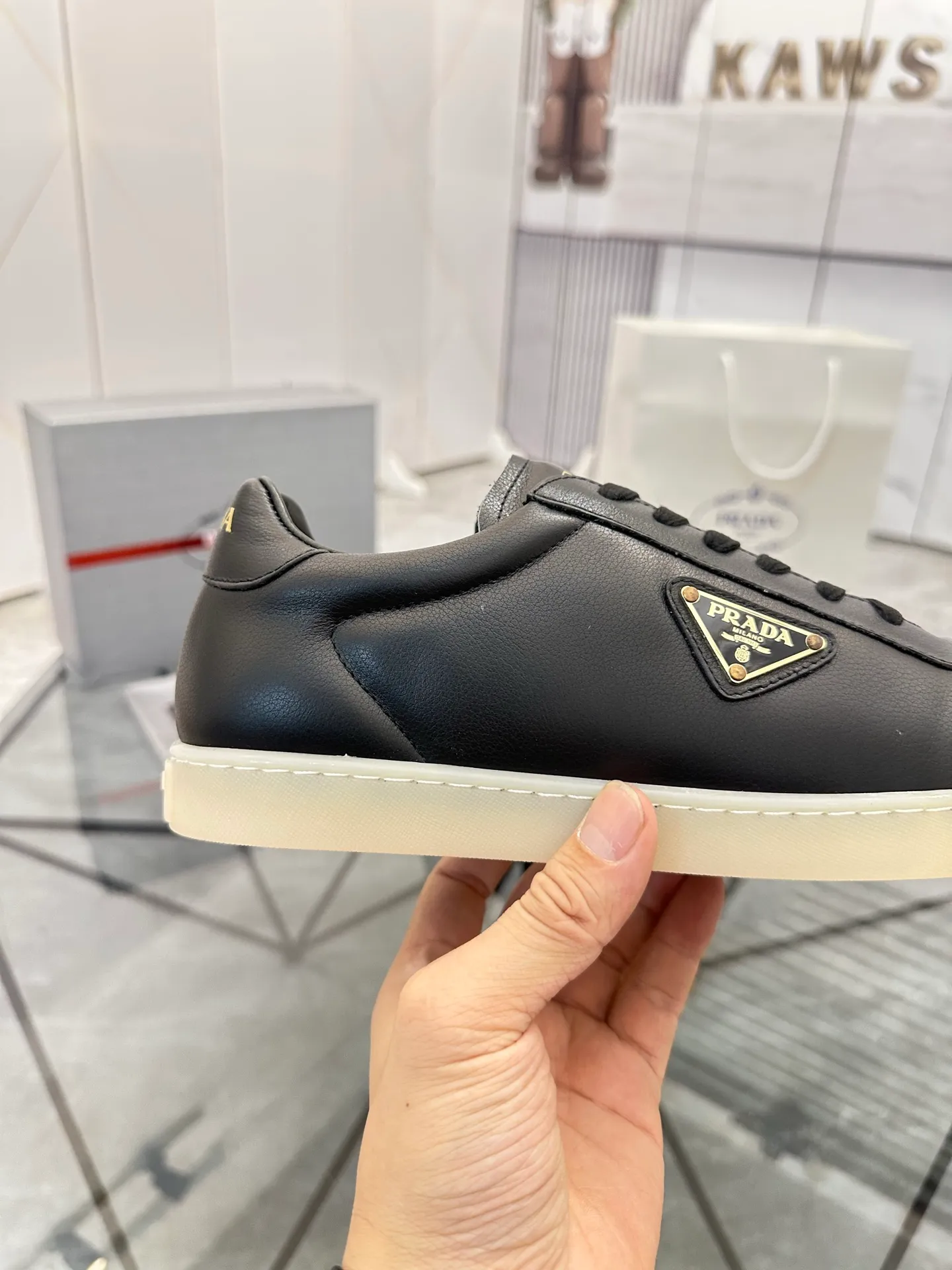 Men's shoes for sale 💰: 💰P540¥ High-end top quality Product trademark: Prada *"Prada*" low-top casual shoes Regular size: 38-45 (can be customized to 46) Product materials: imported first-layer cowhide for the upper, water-dyed cowhide lining, cowhide feet, original outsole. No.: 001